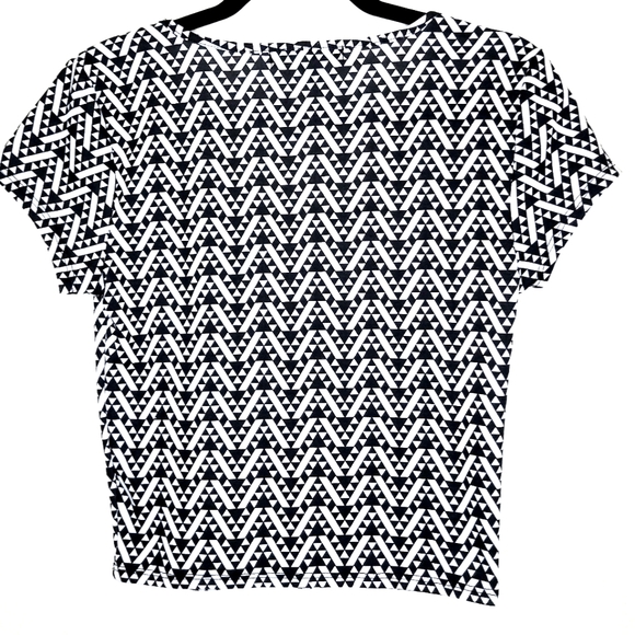 Cropped T-shirt by Living Doll, black and white geometric print. - Picture 4 of 4